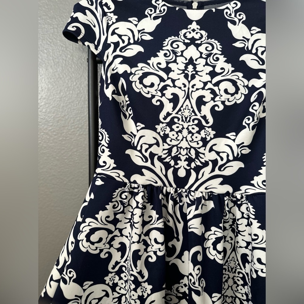 B. Darlin Navy/White Abstract Dress. Size 7/8. Worn once. - Picture 5 of 8